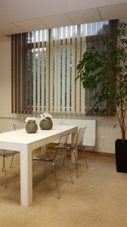 https://www.lomax-centrum.cz/wp-content/uploads/2022/05/vertikalni-zaluzie-ref-2-img-180x320.jpg